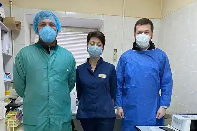 Олександрівська лікарня отримала від Фонду Вадима Столара обладнання для аналізів на антитіла до збуднику COVID-19
